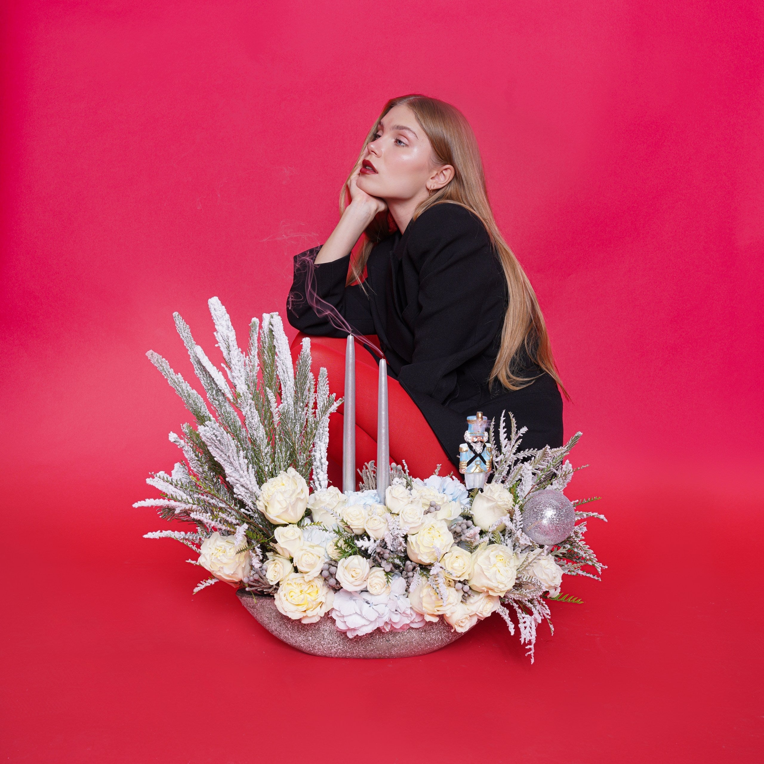 Nature-Inspired Christmas Tablescapes with Fresh Florals