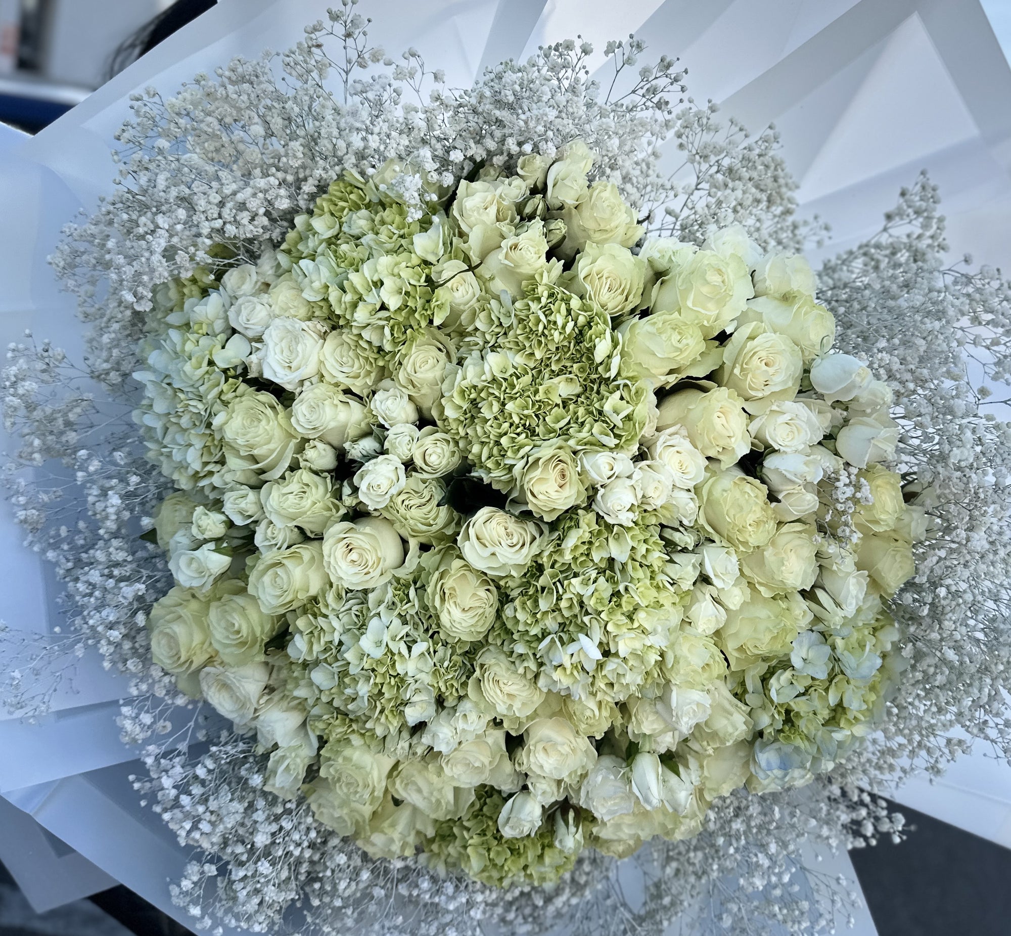 Mondial Roses and Baby's Breath Bouquet features delicate and romantic Mondial Roses paired with whimsical Baby's Breath for a stunning and unique arrangement