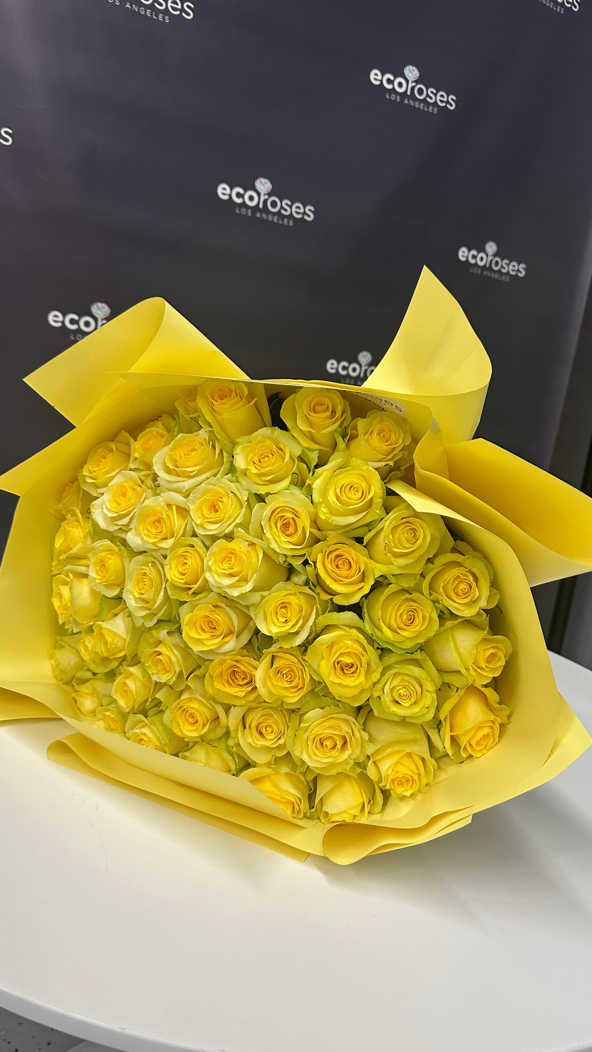 Glendale Flowers Citrus Bliss sunny yellow roses will brighten up your day and bring a smile to your face. Perfect for gifting to a loved one or treating yourself to some cheerful decor.